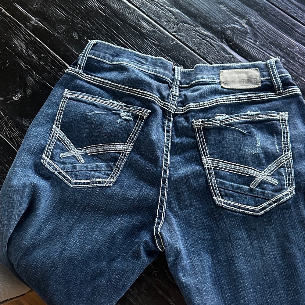 BKE men’s Jake Bootleg 36L dark wash -distressed-w stitching jeans - Picture 3 of 4